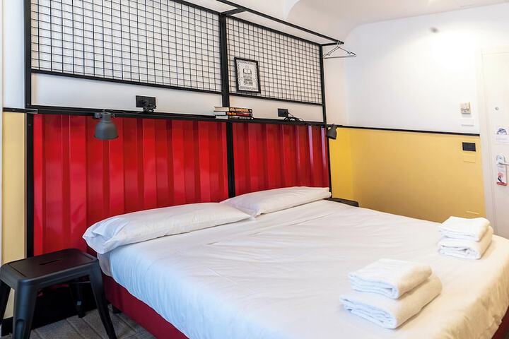 Room 5 of 82