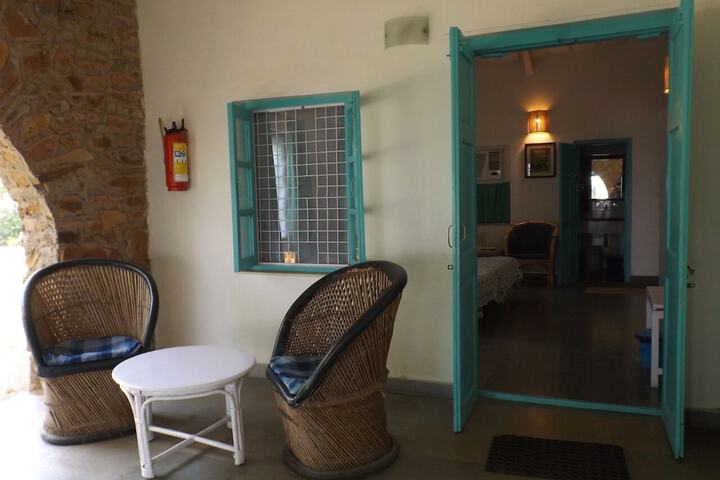 Room 35 of 233