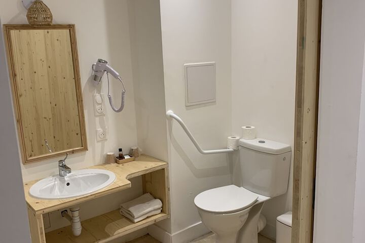 Room 30 of 47