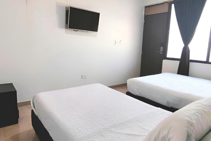 Room 12 of 33