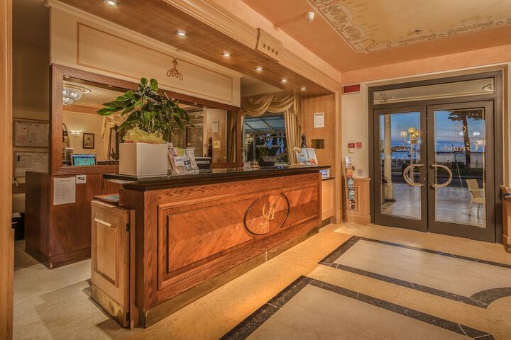 Entrance & Lobby
