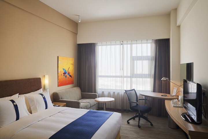 Room 2 of 49