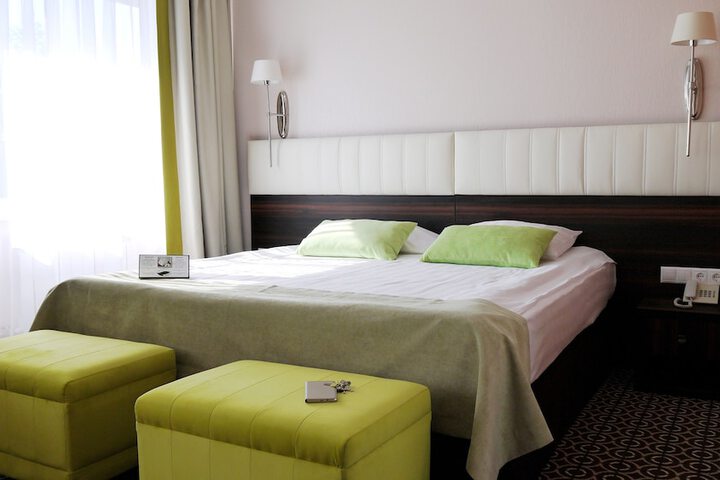 Room 9 of 37