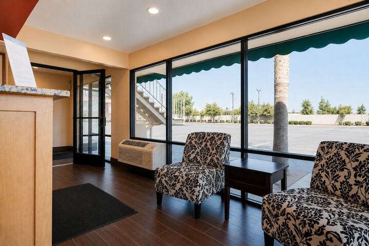 Entrance & Lobby