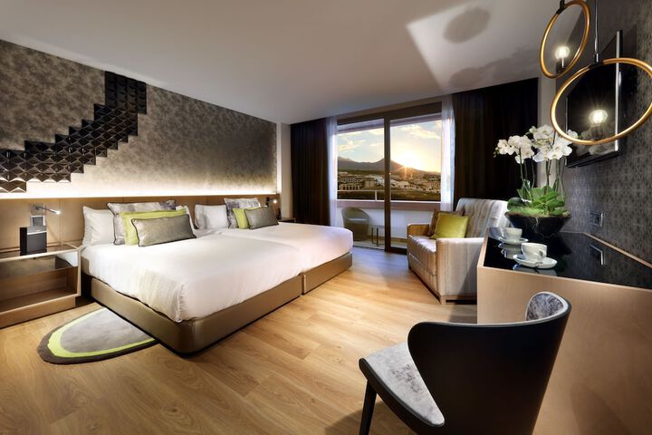 Room 10 of 140