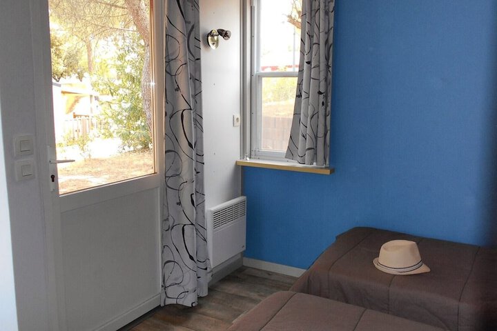 Room 27 of 182