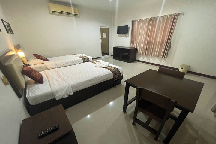Room 19 of 80