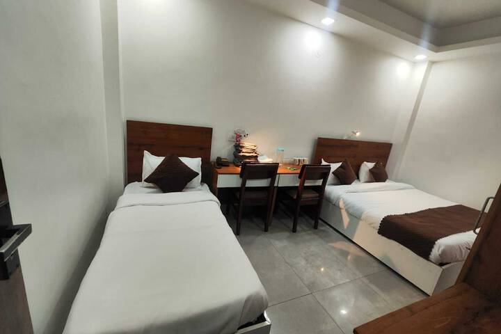 Room 28 of 75