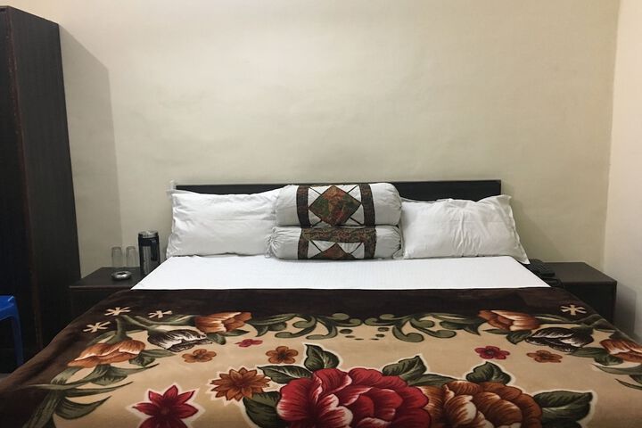 Room 17 of 30