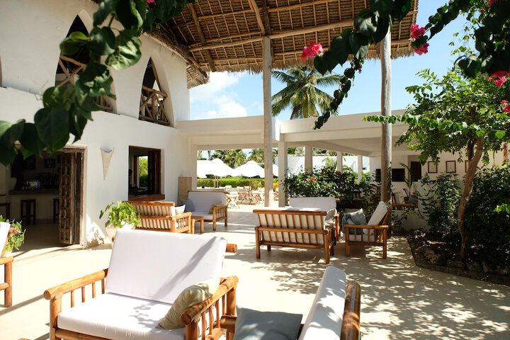 Hotel Exterior 104 of 111