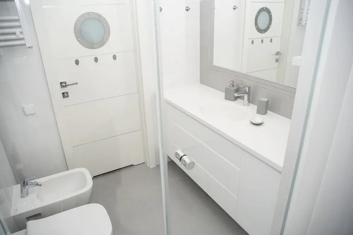 Room 8 of 32