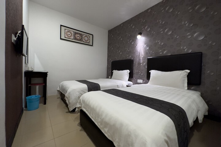 Room 33 of 74