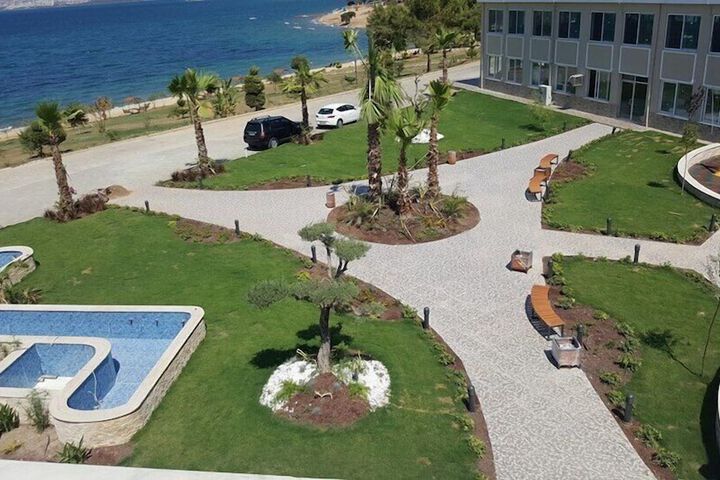 Hotel Exterior 39 of 48