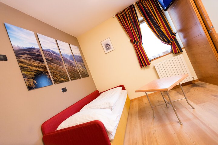 Room 52 of 79