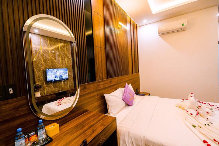Room 8 of 14