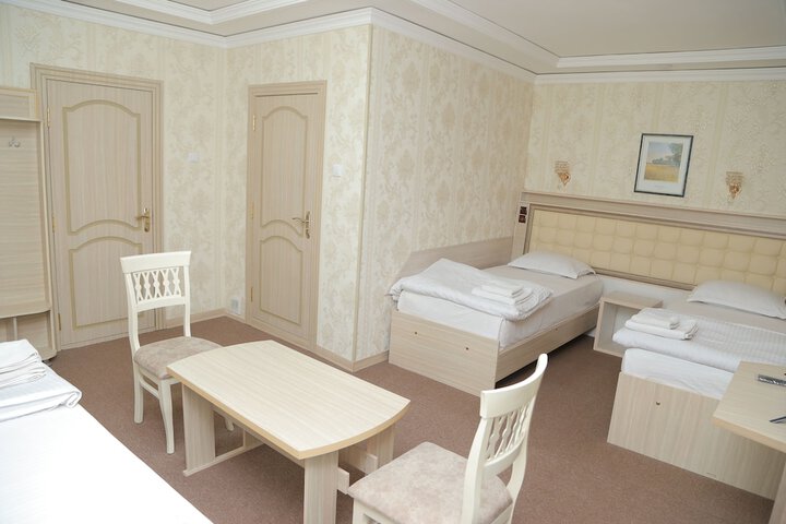 Room 11 of 18