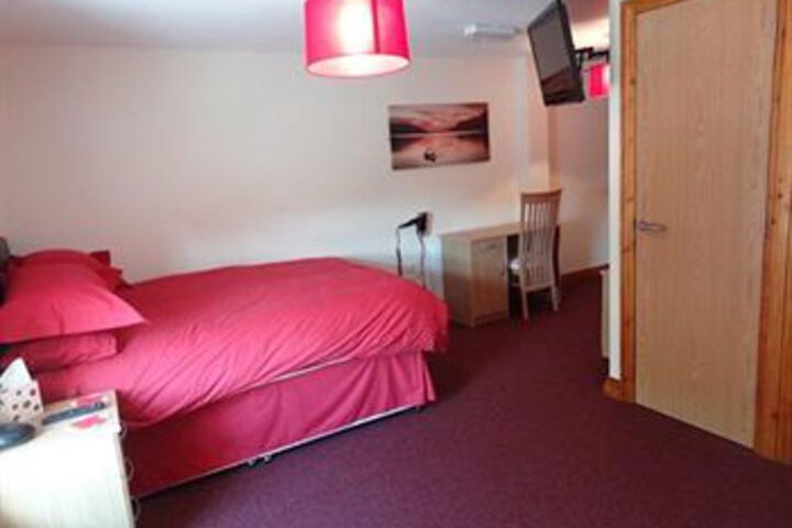 Room 5 of 9