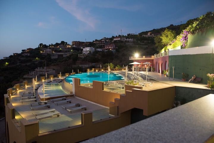 Hotel Pool