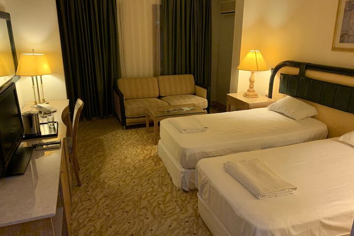 Room 8 of 17