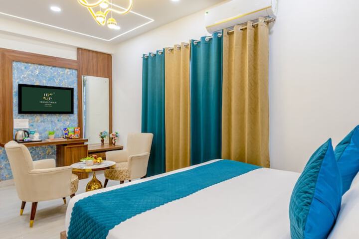 Room 2 of 8