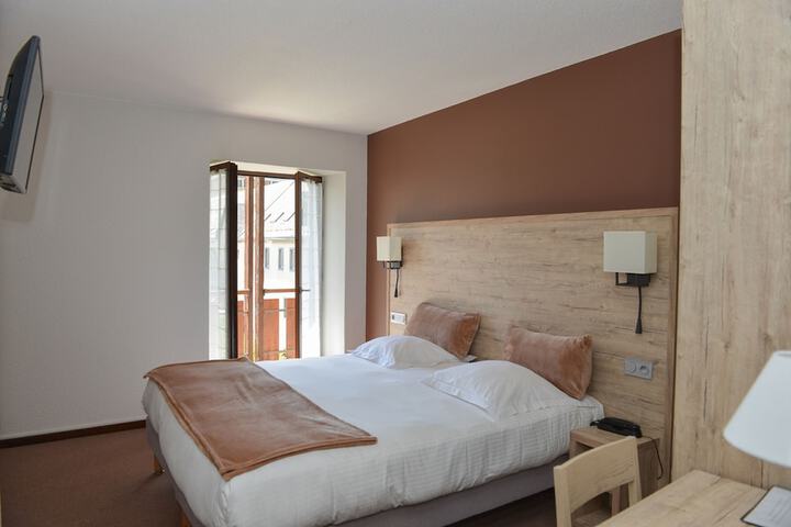 Room 3 of 10