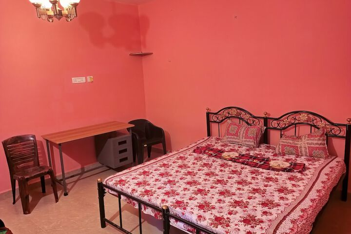 Room 2 of 33