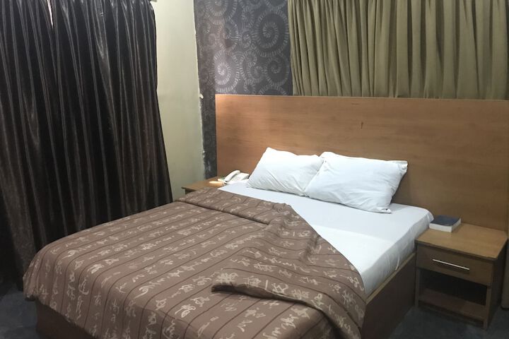 Room 13 of 15
