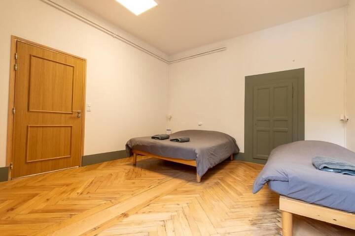 Room 24 of 113