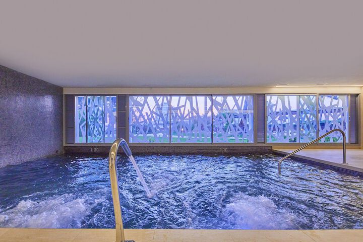 Hotel Pool