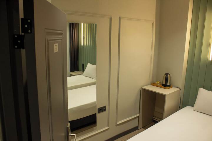 Room 8 of 27
