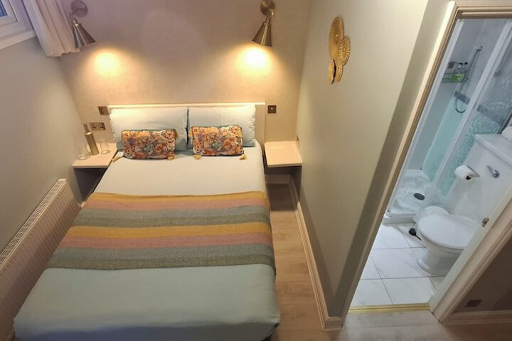 Room 26 of 70