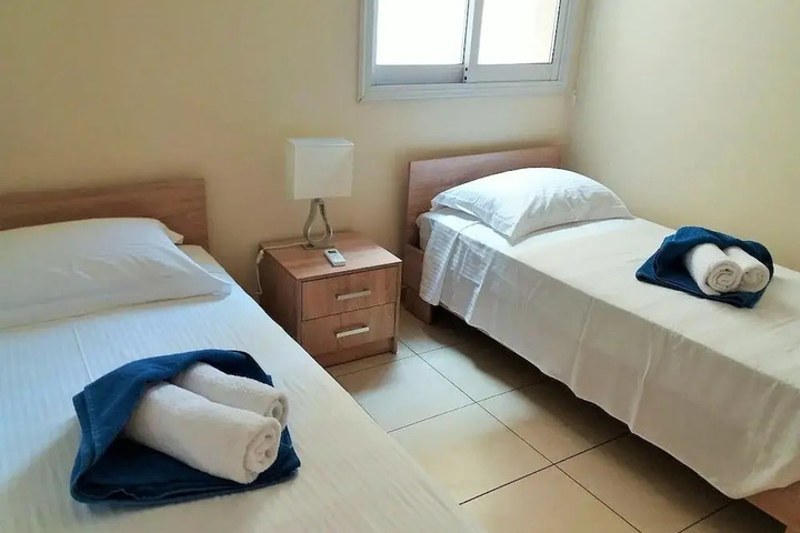 Room 6 of 15