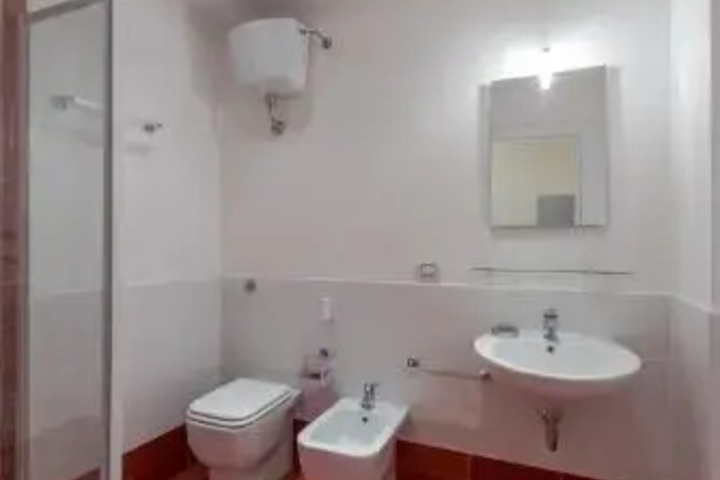 Room 9 of 12