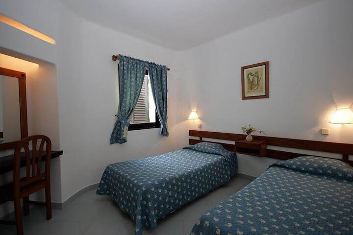 Room 4 of 42