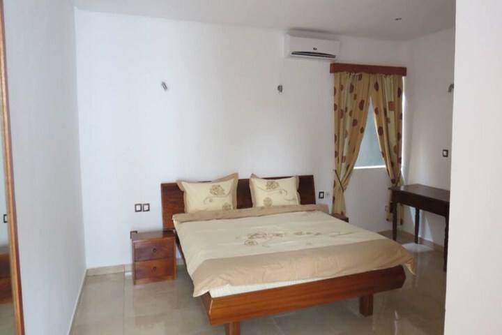 Room 4 of 12