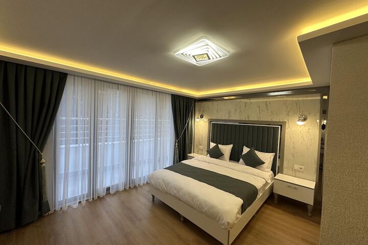 Room 8 of 104