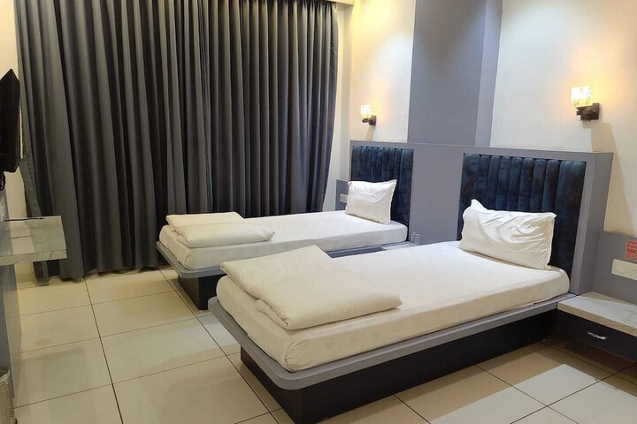 Room 2 of 6