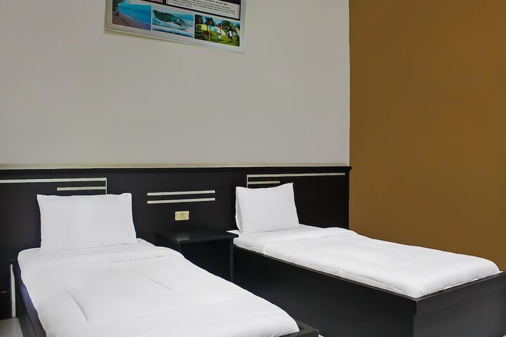 Room 13 of 28
