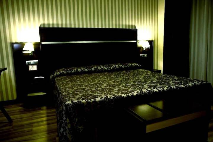 Room 10 of 13