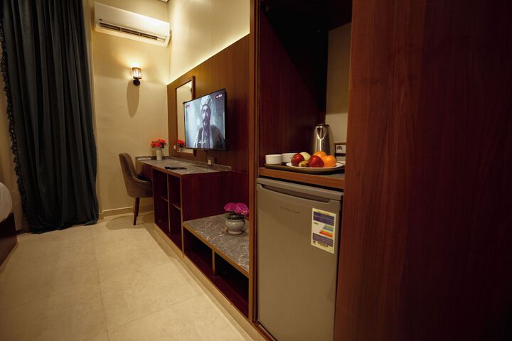 Room 6 of 110