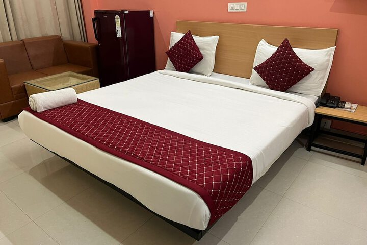 Room 7 of 18