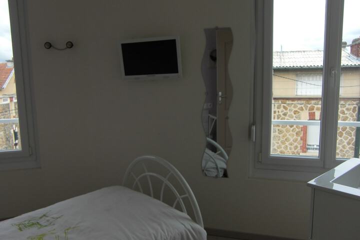 Room 8 of 32