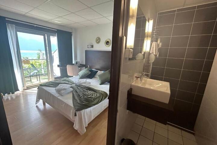 Room 5 of 20