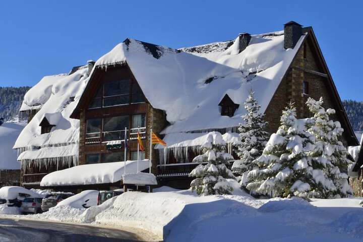 Exterior of Hotel Chalet Bassibe