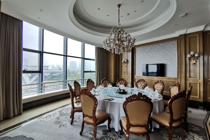 Dining 48 of 79