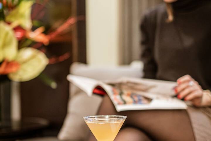 Lounge 27 of 36