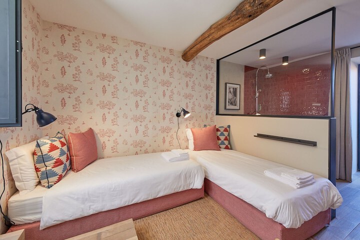Room 4 of 50