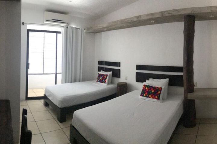 Room 12 of 34