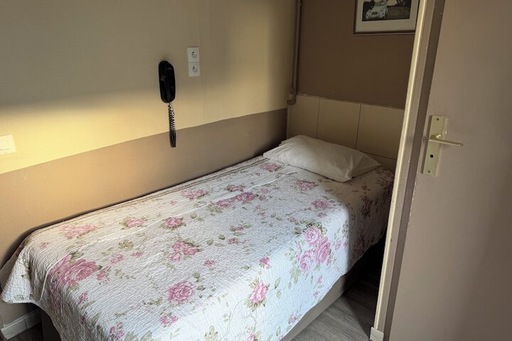 Room 16 of 32