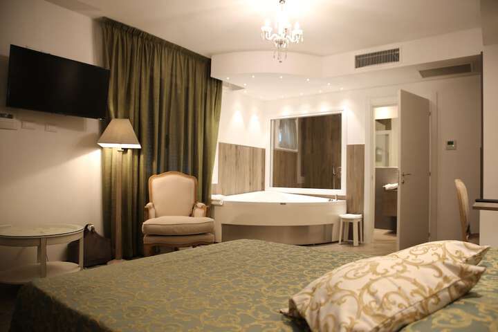 Room 4 of 45